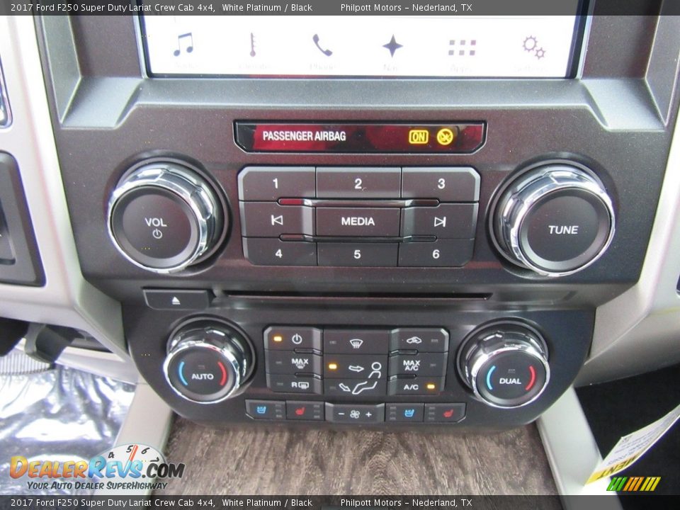 2017 Ford F250 Super Duty Lariat Crew Cab 4x4 White Platinum / Black Photo #29