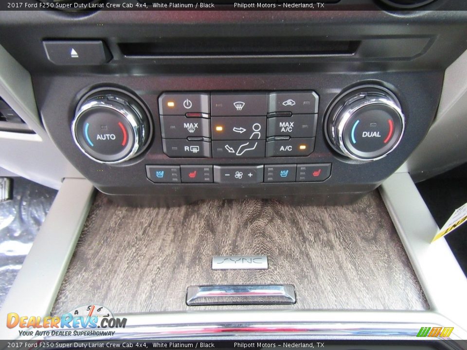 2017 Ford F250 Super Duty Lariat Crew Cab 4x4 White Platinum / Black Photo #30