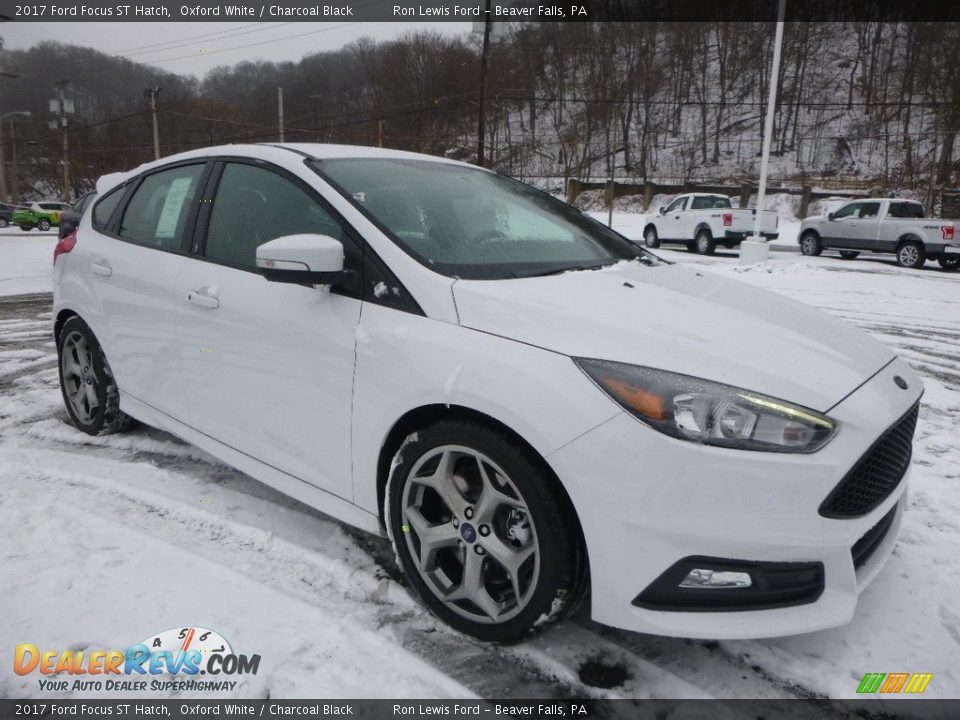 2017 Ford Focus ST Hatch Oxford White / Charcoal Black Photo #9
