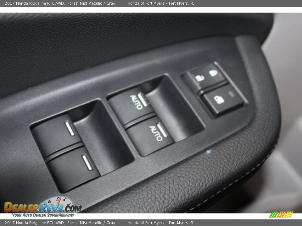 Controls of 2017 Honda Ridgeline RTL AWD Photo #8