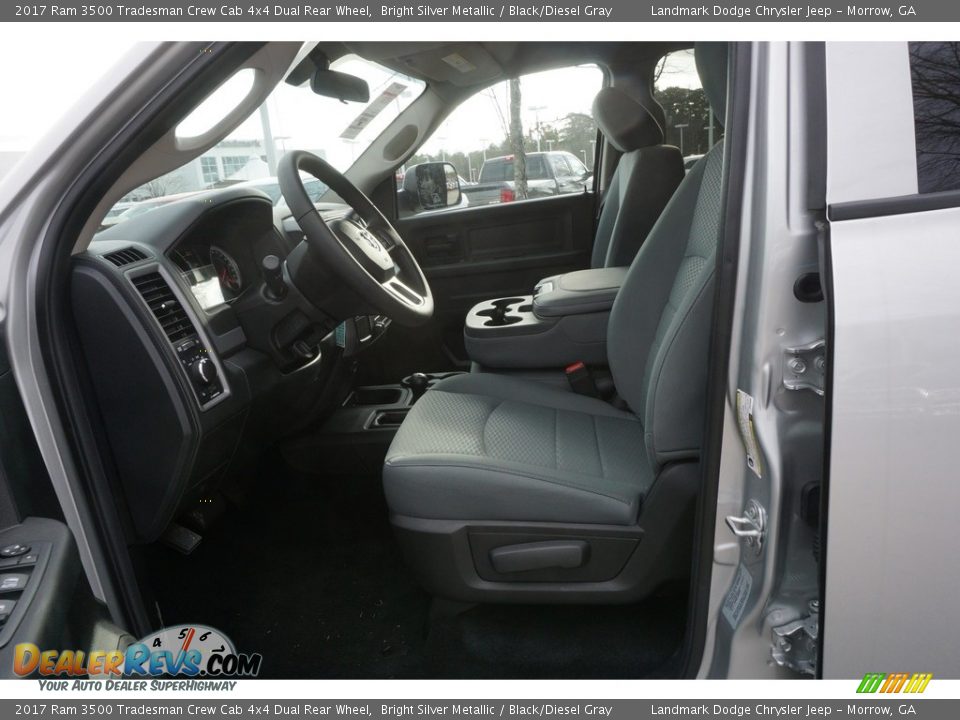 2017 Ram 3500 Tradesman Crew Cab 4x4 Dual Rear Wheel Bright Silver Metallic / Black/Diesel Gray Photo #7