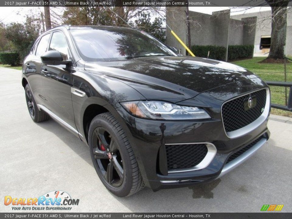 Front 3/4 View of 2017 Jaguar F-PACE 35t AWD S Photo #2