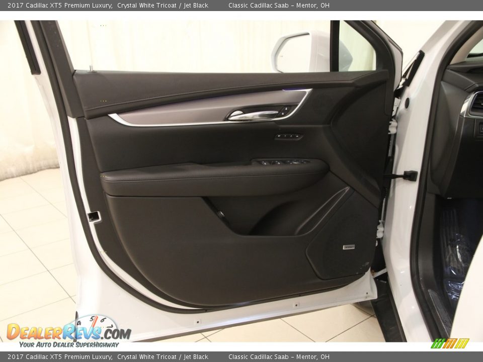 2017 Cadillac XT5 Premium Luxury Crystal White Tricoat / Jet Black Photo #4