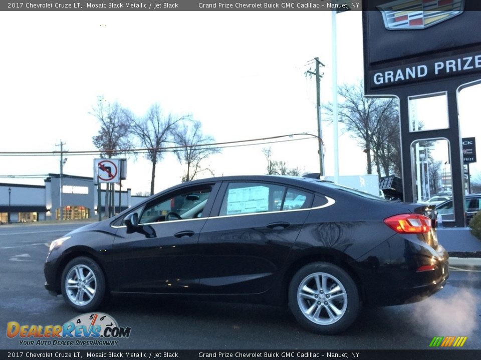 2017 Chevrolet Cruze LT Mosaic Black Metallic / Jet Black Photo #6