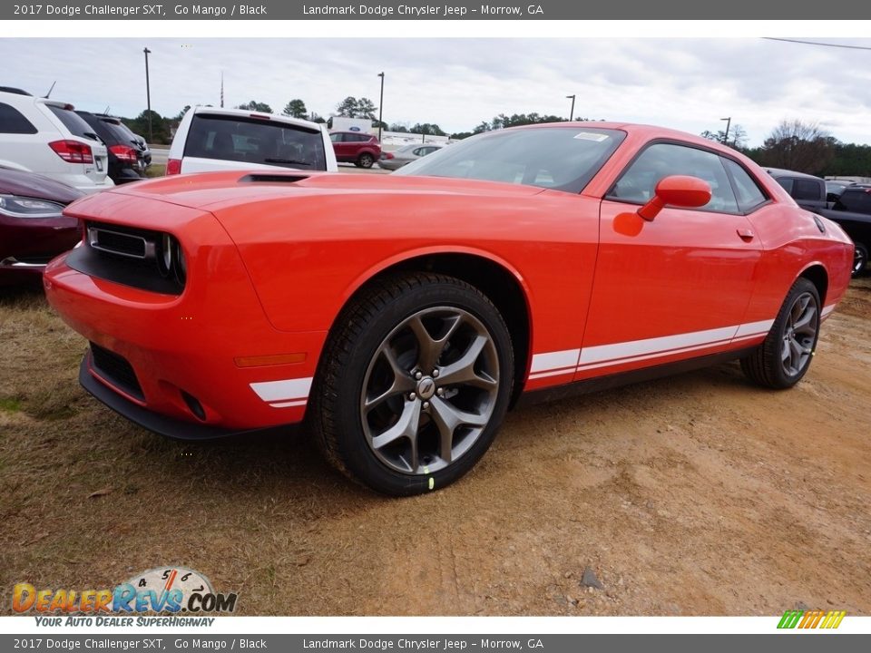 Front 3/4 View of 2017 Dodge Challenger SXT Photo #1