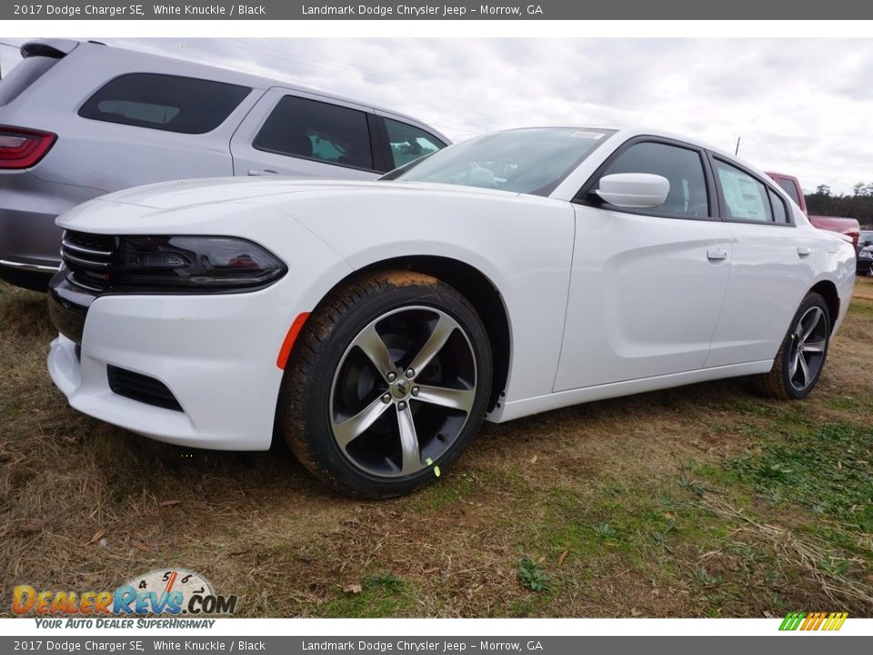 Front 3/4 View of 2017 Dodge Charger SE Photo #1