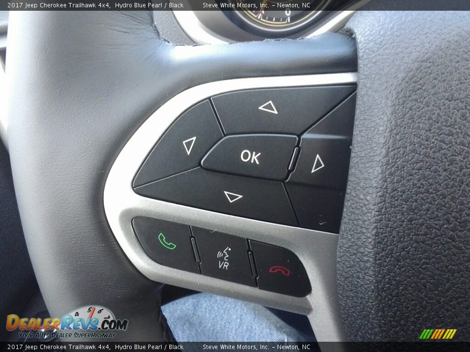 Controls of 2017 Jeep Cherokee Trailhawk 4x4 Photo #15