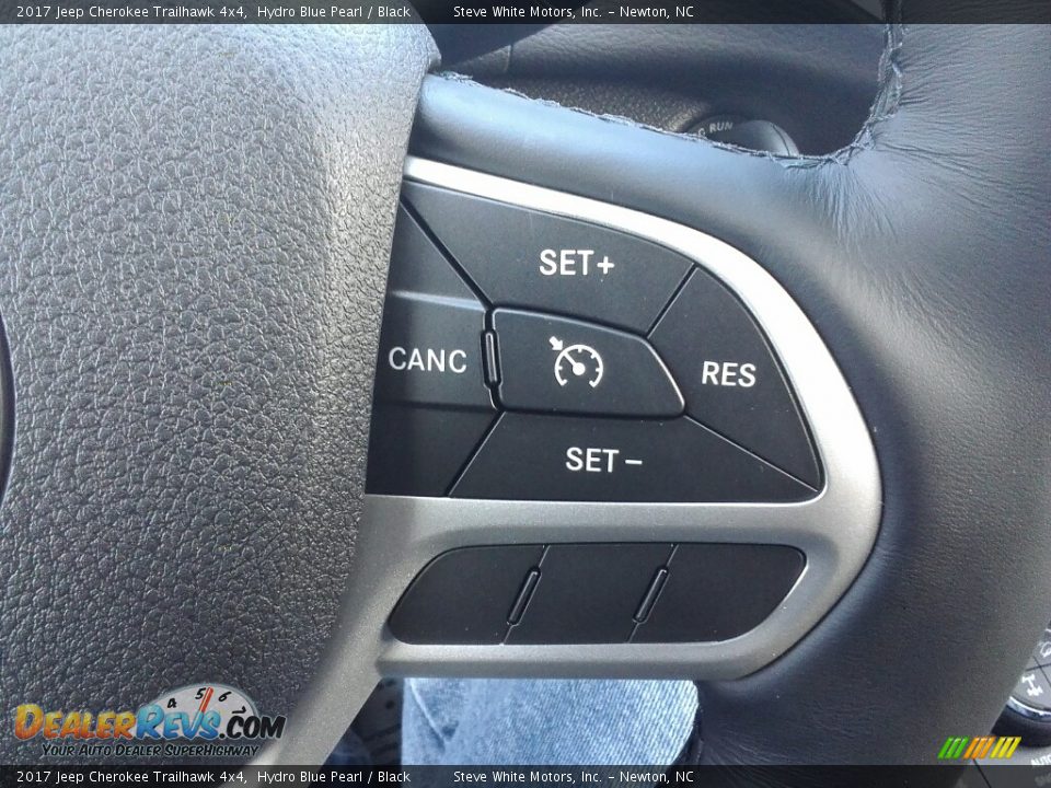 Controls of 2017 Jeep Cherokee Trailhawk 4x4 Photo #16