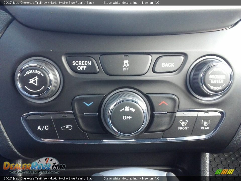 Controls of 2017 Jeep Cherokee Trailhawk 4x4 Photo #21