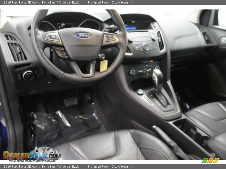 2016 Ford Focus SE Hatch Kona Blue / Charcoal Black Photo #2