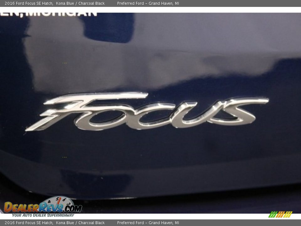 2016 Ford Focus SE Hatch Kona Blue / Charcoal Black Photo #29