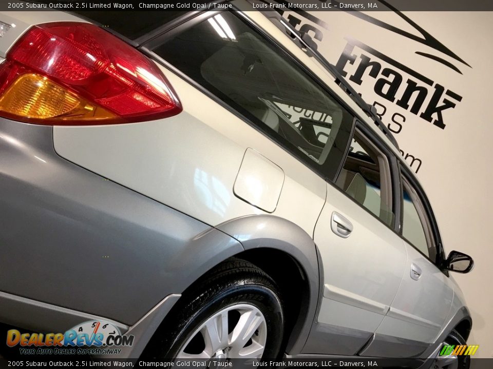 2005 Subaru Outback 2.5i Limited Wagon Champagne Gold Opal / Taupe Photo #19