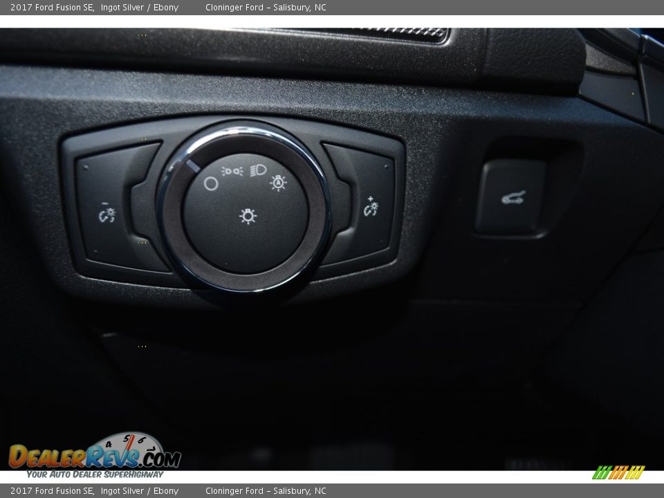 2017 Ford Fusion SE Ingot Silver / Ebony Photo #17