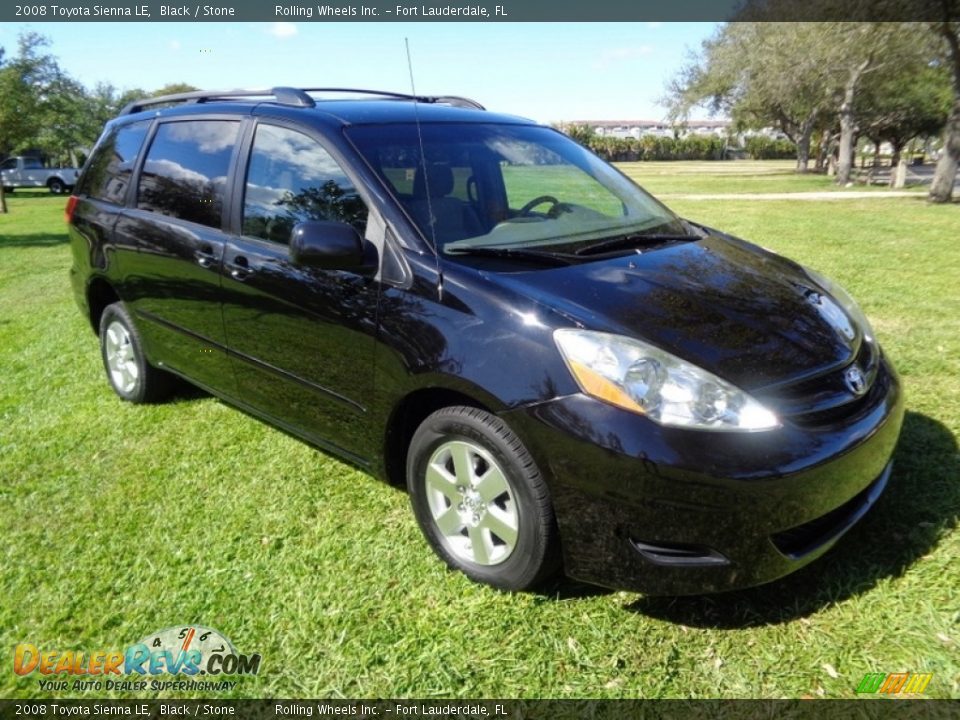 Front 3/4 View of 2008 Toyota Sienna LE Photo #30