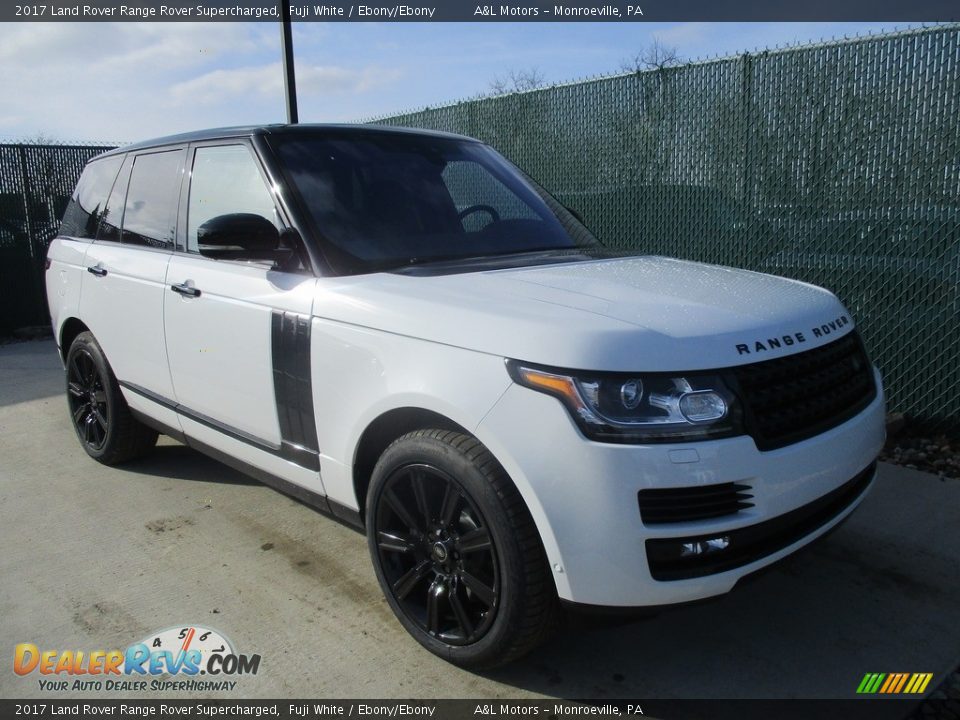 Front 3/4 View of 2017 Land Rover Range Rover Supercharged Photo #5