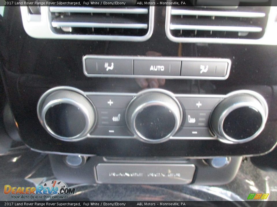 Controls of 2017 Land Rover Range Rover Supercharged Photo #12