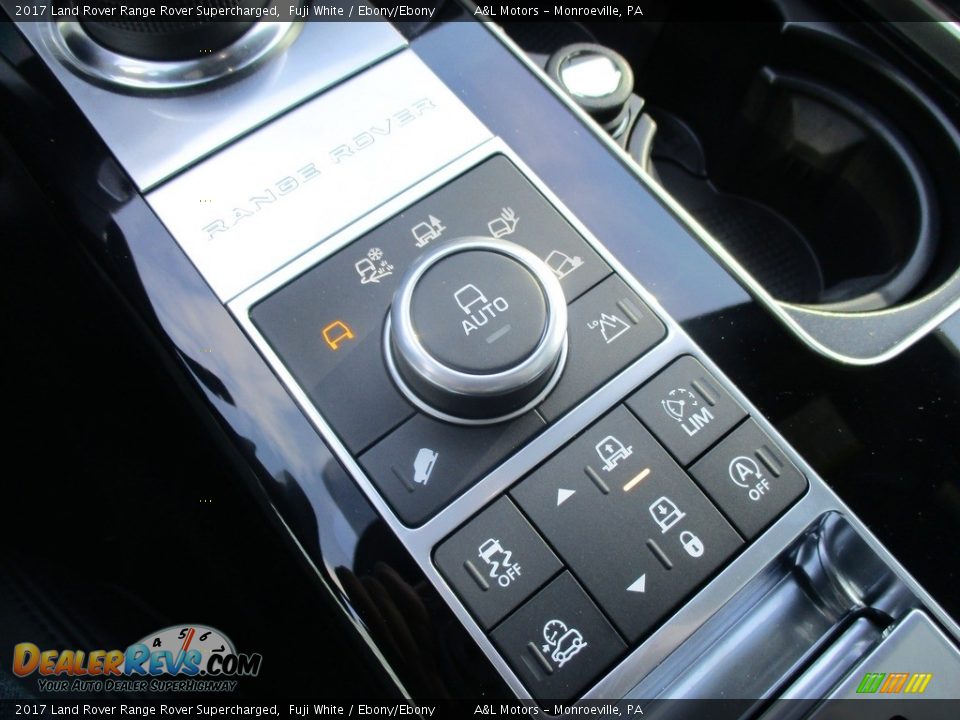 Controls of 2017 Land Rover Range Rover Supercharged Photo #16