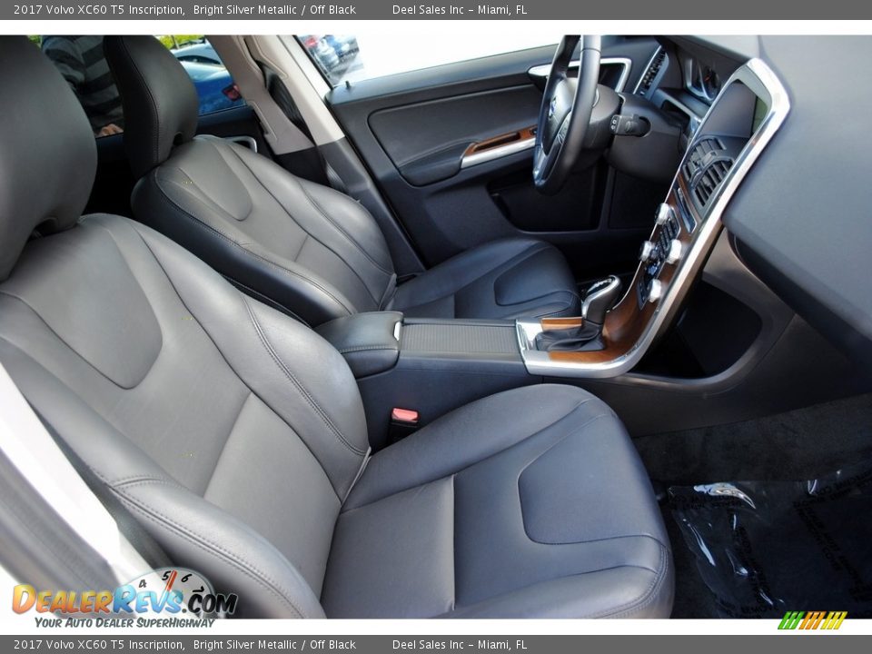 Front Seat of 2017 Volvo XC60 T5 Inscription Photo #19