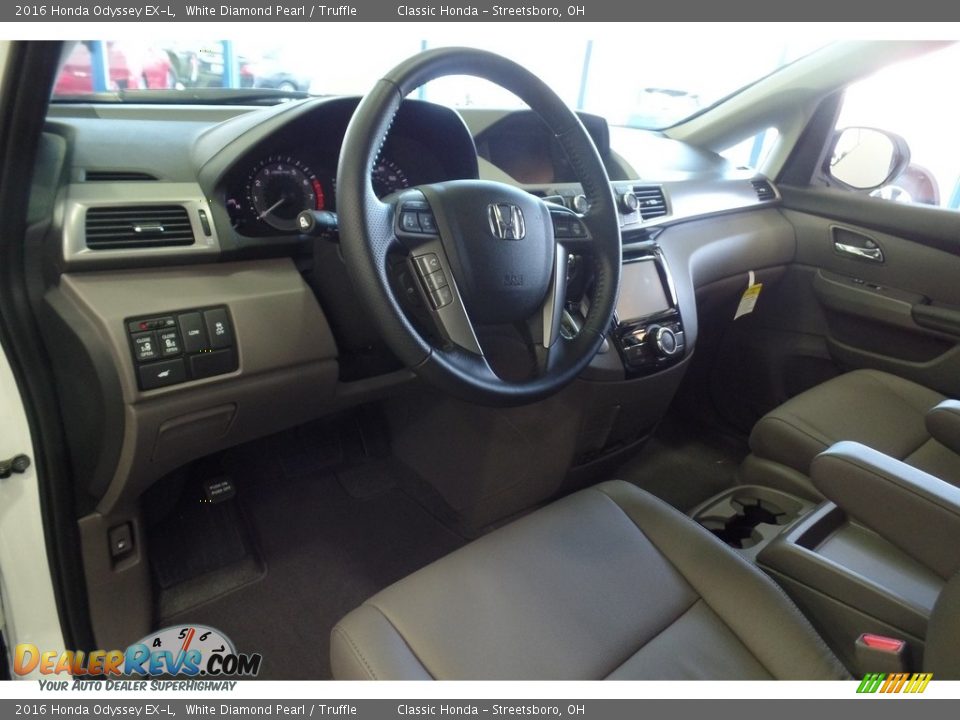 2016 Honda Odyssey EX-L White Diamond Pearl / Truffle Photo #5
