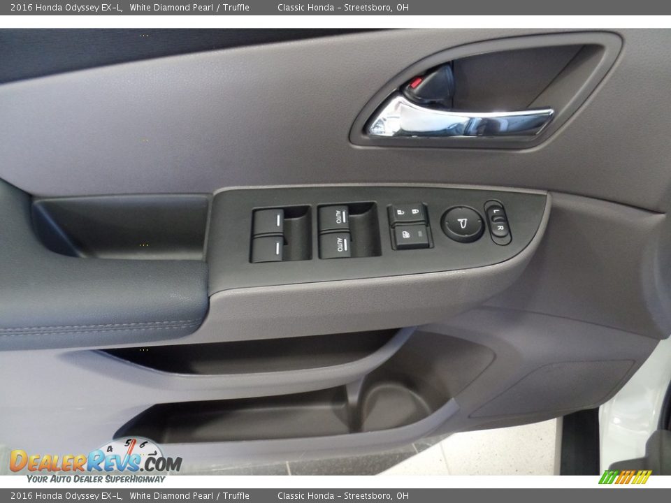2016 Honda Odyssey EX-L White Diamond Pearl / Truffle Photo #9