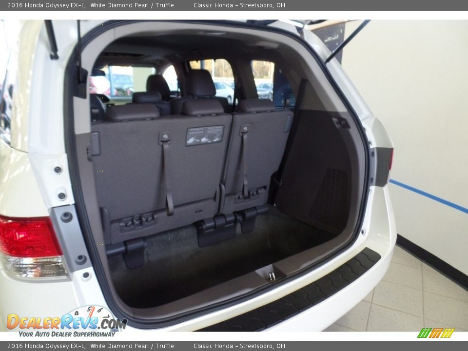 2016 Honda Odyssey EX-L White Diamond Pearl / Truffle Photo #14