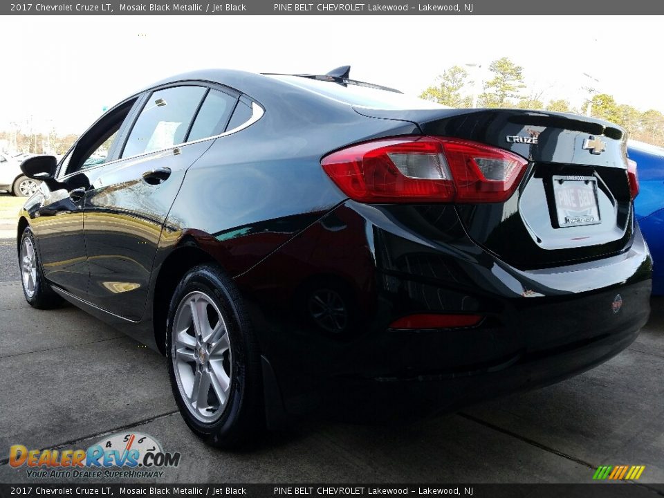 2017 Chevrolet Cruze LT Mosaic Black Metallic / Jet Black Photo #4