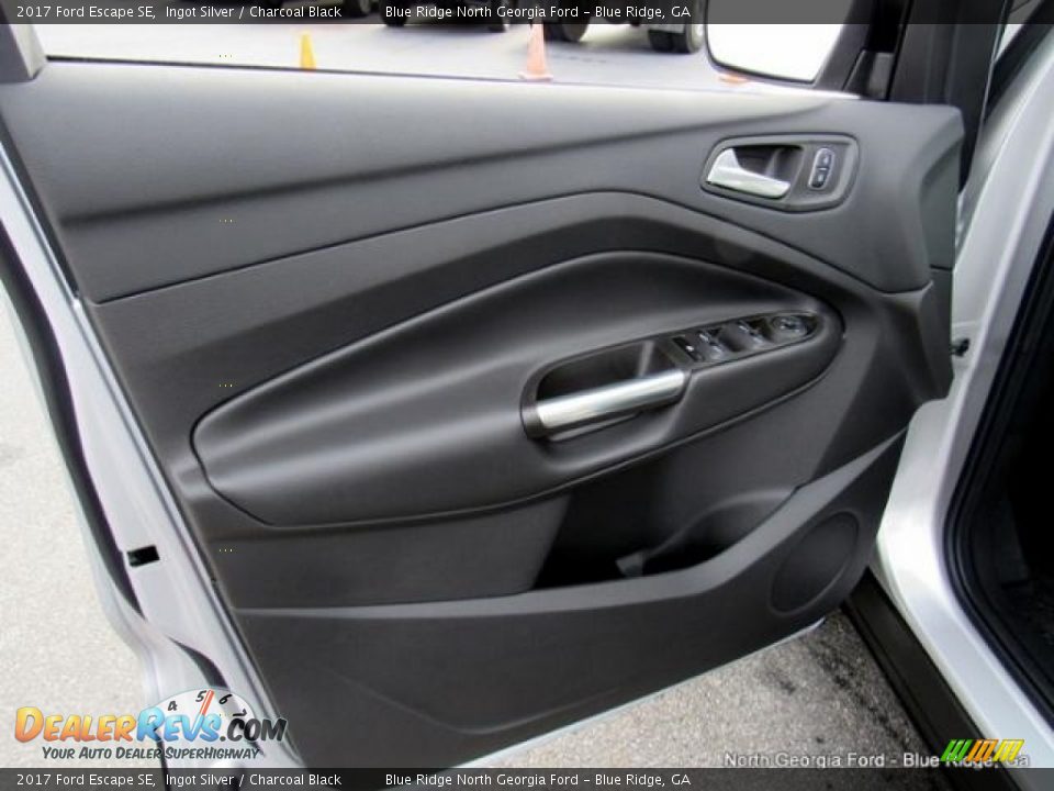 2017 Ford Escape SE Ingot Silver / Charcoal Black Photo #27