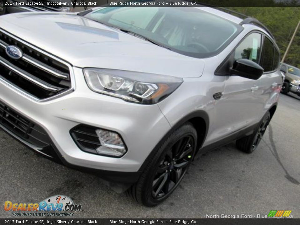 2017 Ford Escape SE Ingot Silver / Charcoal Black Photo #32