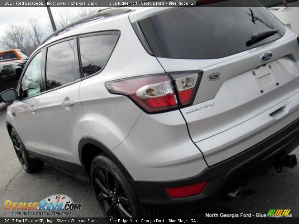 2017 Ford Escape SE Ingot Silver / Charcoal Black Photo #35