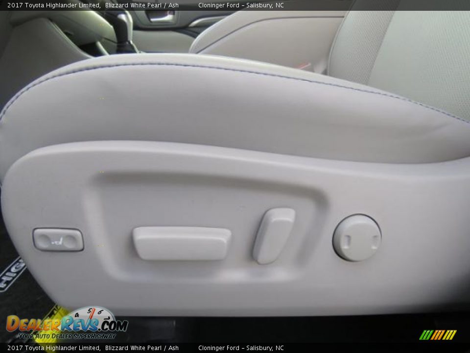 Front Seat of 2017 Toyota Highlander Limited Photo #11