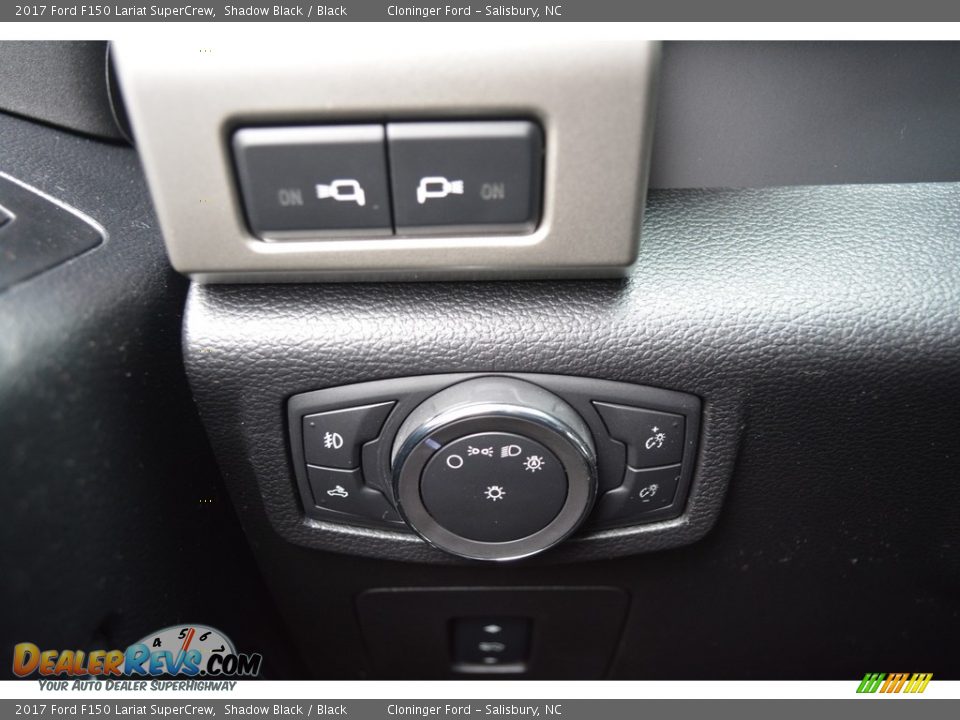 Controls of 2017 Ford F150 Lariat SuperCrew Photo #26