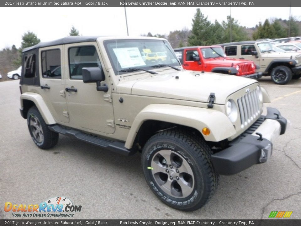 Front 3/4 View of 2017 Jeep Wrangler Unlimited Sahara 4x4 Photo #10