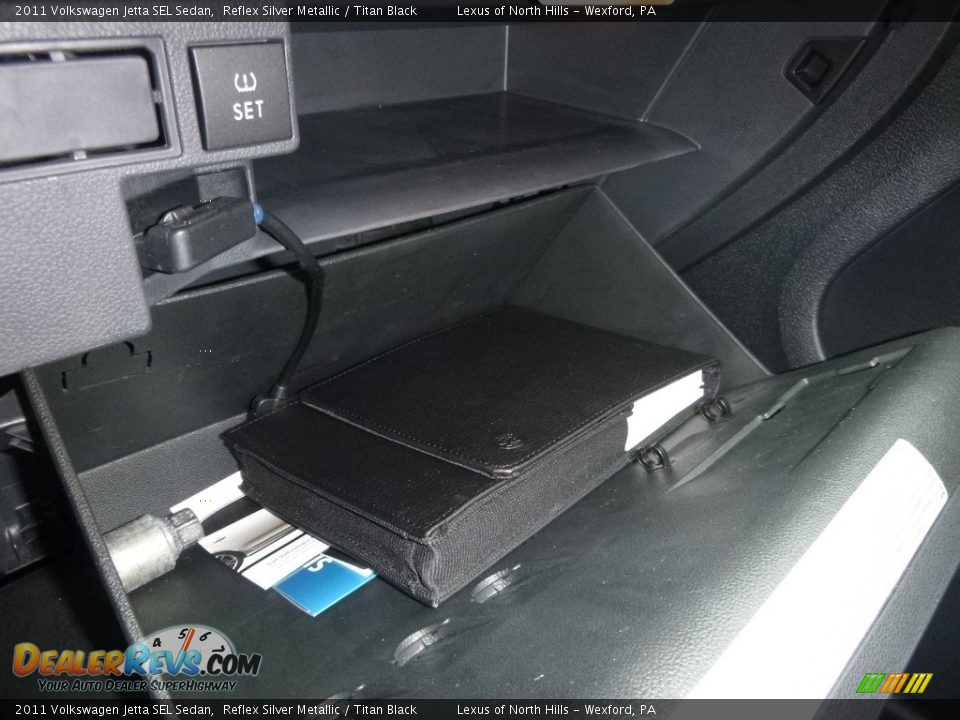 2011 Volkswagen Jetta SEL Sedan Reflex Silver Metallic / Titan Black Photo #22