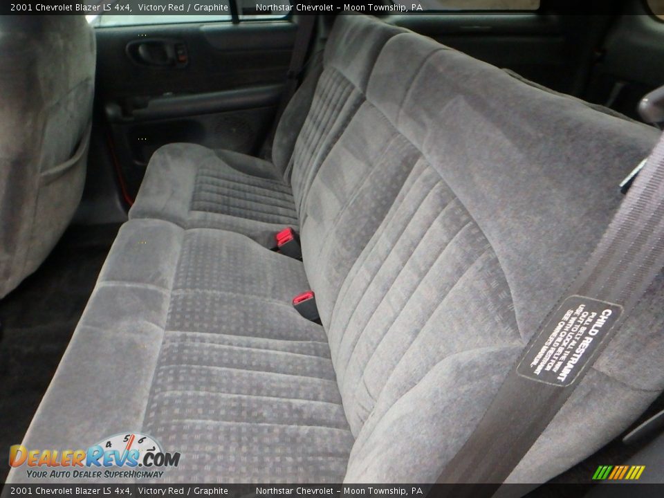 2001 Chevrolet Blazer LS 4x4 Victory Red / Graphite Photo #9