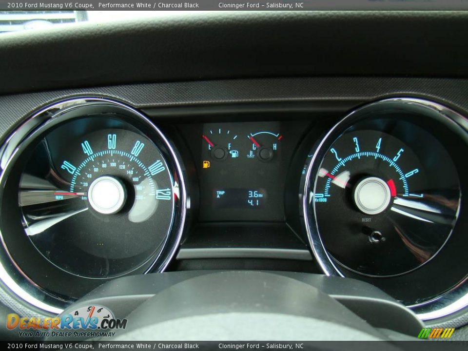 2010 Ford Mustang V6 Coupe Performance White / Charcoal Black Photo #16