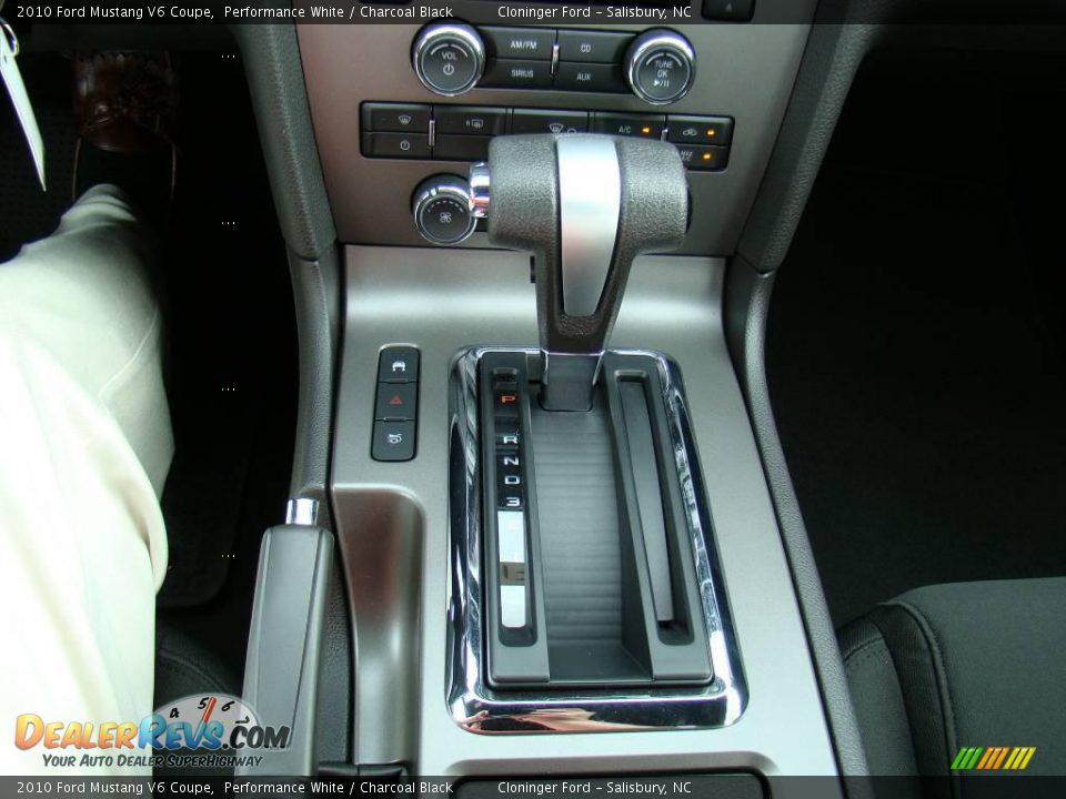 2010 Ford Mustang V6 Coupe Performance White / Charcoal Black Photo #20