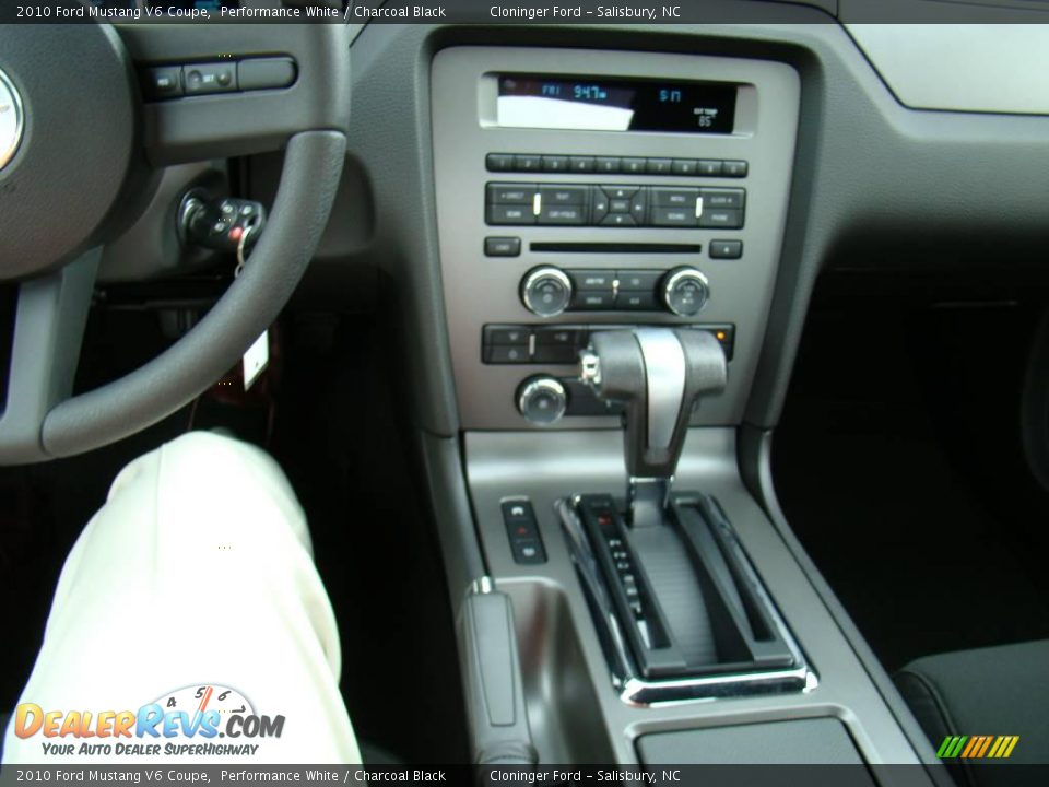 2010 Ford Mustang V6 Coupe Performance White / Charcoal Black Photo #21