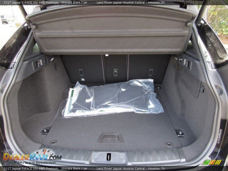 2017 Jaguar F-PACE 35t AWD Premium Trunk Photo #16