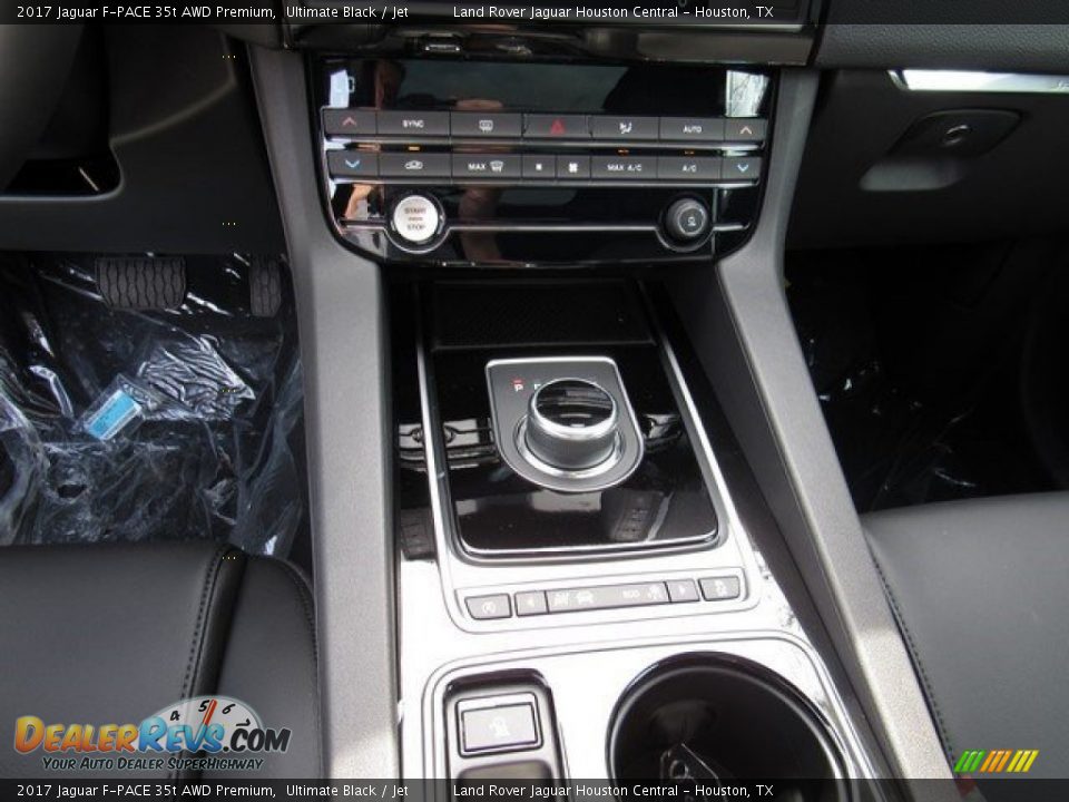 2017 Jaguar F-PACE 35t AWD Premium Shifter Photo #19