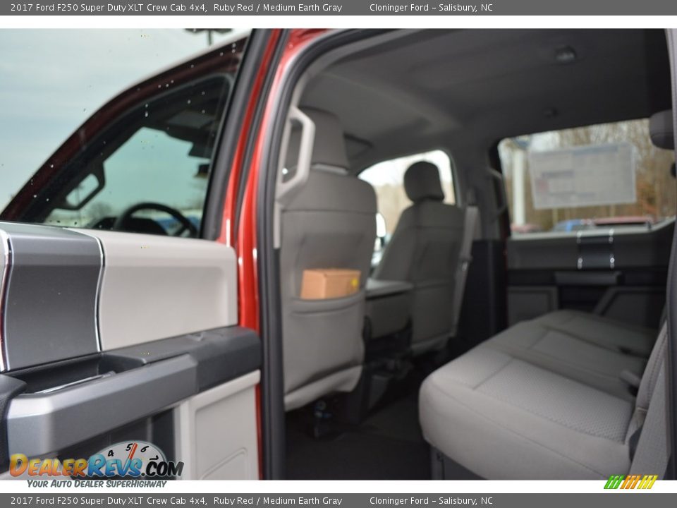 2017 Ford F250 Super Duty XLT Crew Cab 4x4 Ruby Red / Medium Earth Gray Photo #10