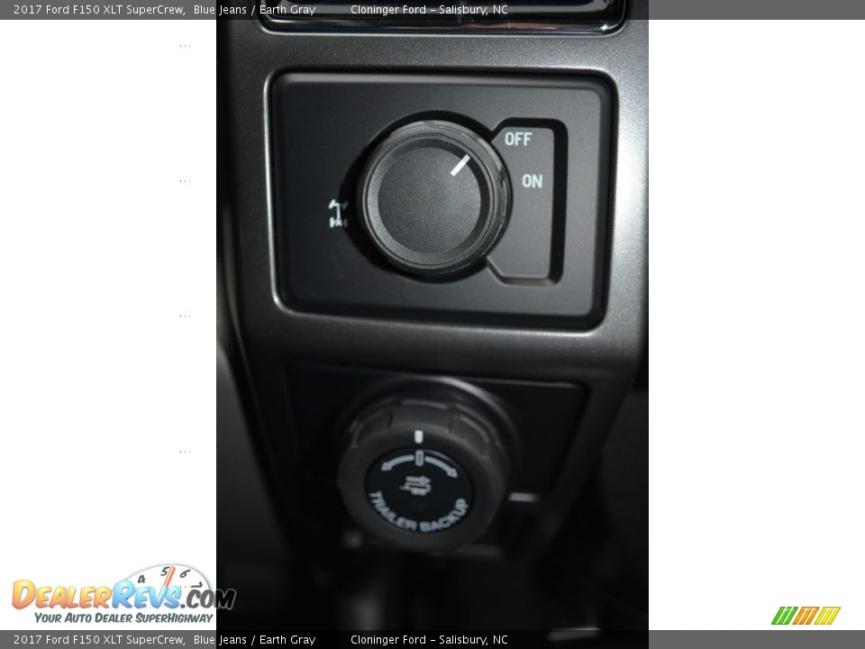 Controls of 2017 Ford F150 XLT SuperCrew Photo #17