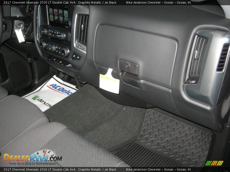 2017 Chevrolet Silverado 1500 LT Double Cab 4x4 Graphite Metallic / Jet Black Photo #11