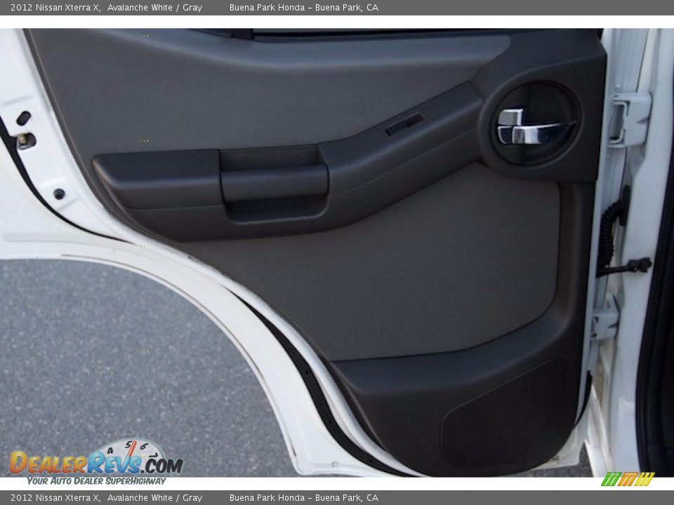 2012 Nissan Xterra X Avalanche White / Gray Photo #21