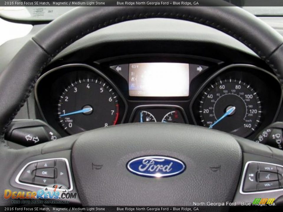 2016 Ford Focus SE Hatch Magnetic / Medium Light Stone Photo #19
