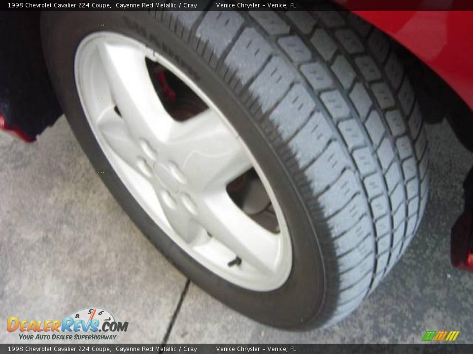 1998 Chevrolet Cavalier Z24 Coupe Cayenne Red Metallic / Gray Photo #10