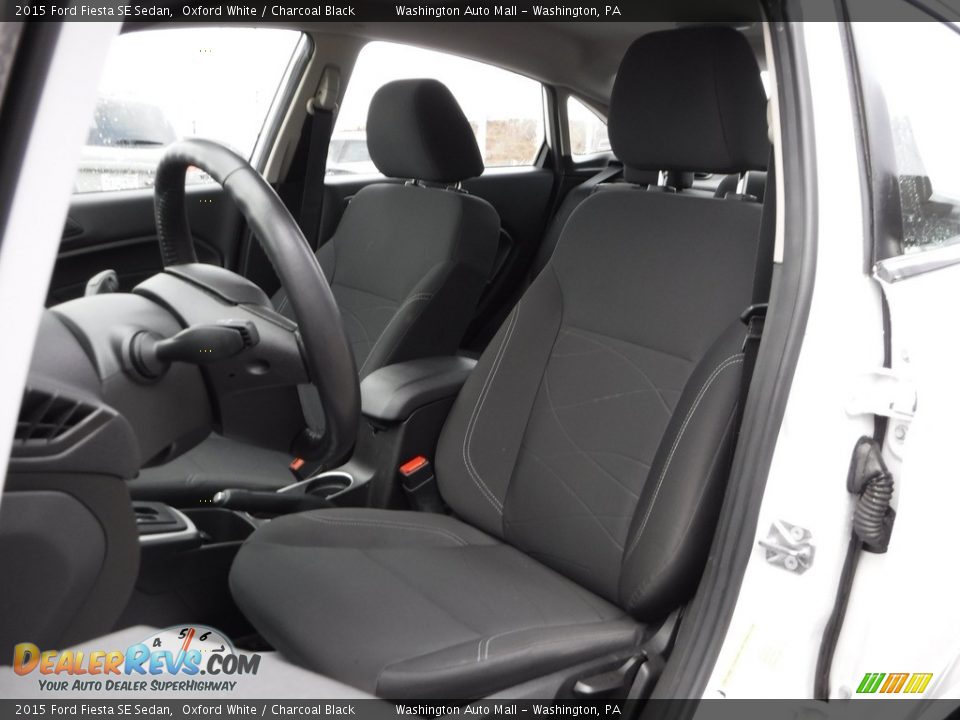 2015 Ford Fiesta SE Sedan Oxford White / Charcoal Black Photo #11