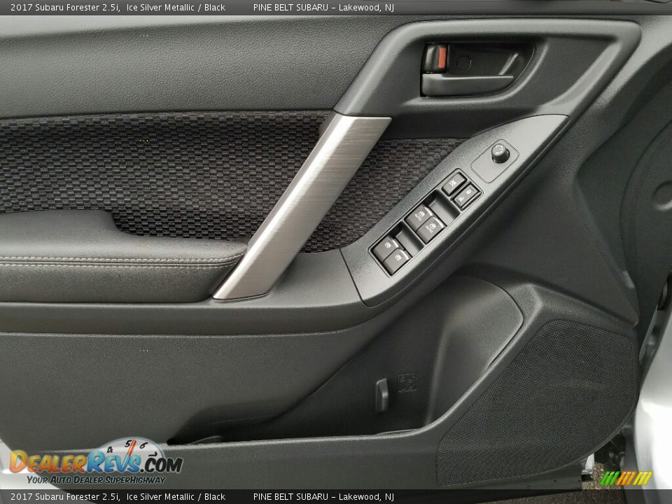 2017 Subaru Forester 2.5i Ice Silver Metallic / Black Photo #8