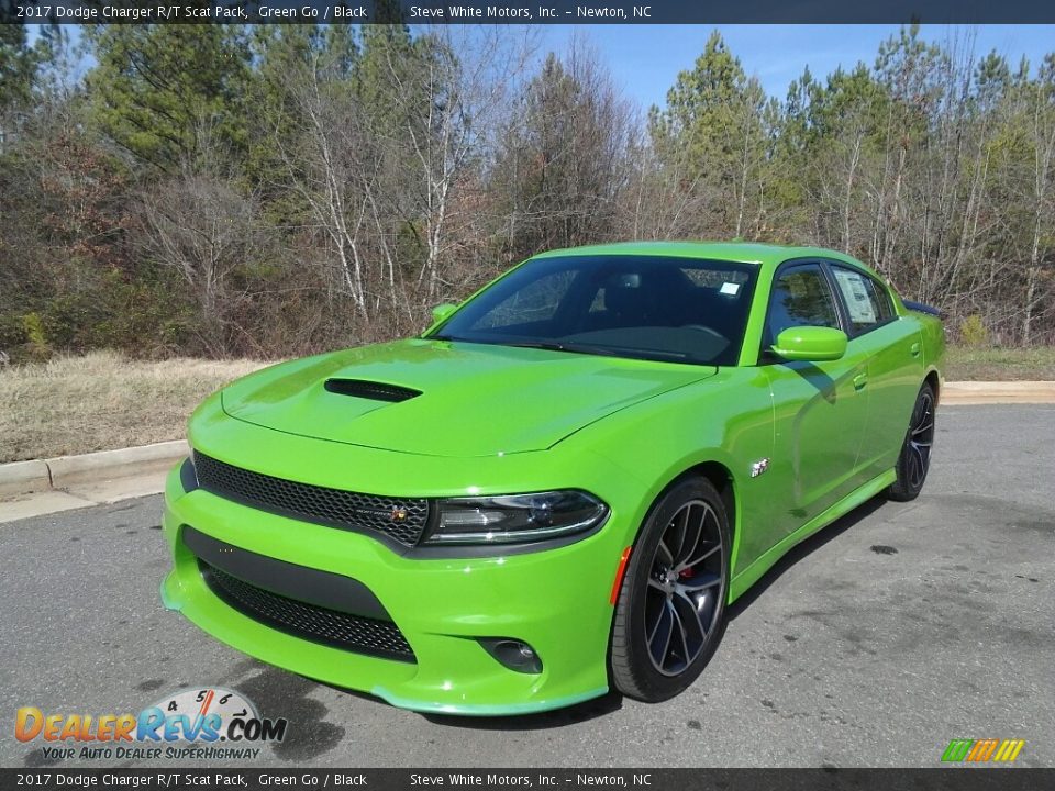 Front 3/4 View of 2017 Dodge Charger R/T Scat Pack Photo #2