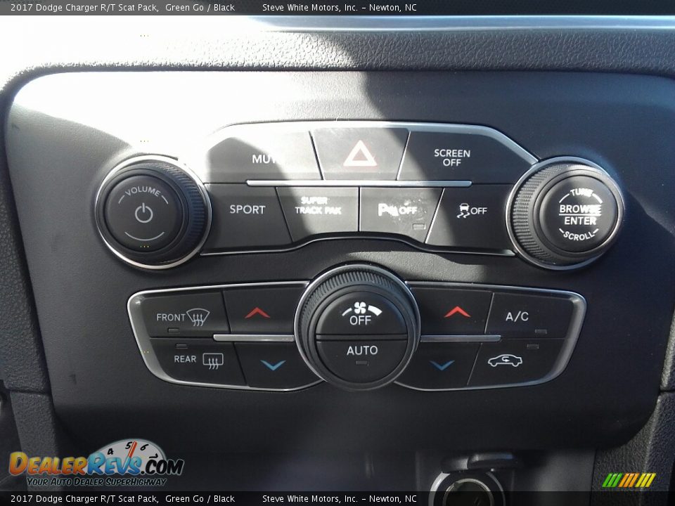 Controls of 2017 Dodge Charger R/T Scat Pack Photo #21
