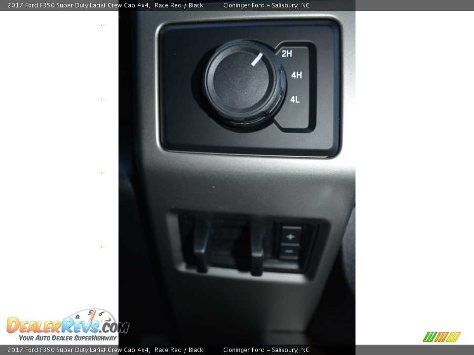 Controls of 2017 Ford F350 Super Duty Lariat Crew Cab 4x4 Photo #20